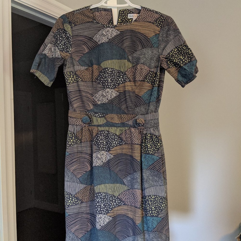 Size 6 Dress with Retro Hill Pattern